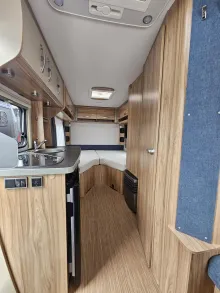 Fahrzeugbild Hymer Eriba Eriba Nova Light 442 1600kg, Autark, AL-KO Mover #21