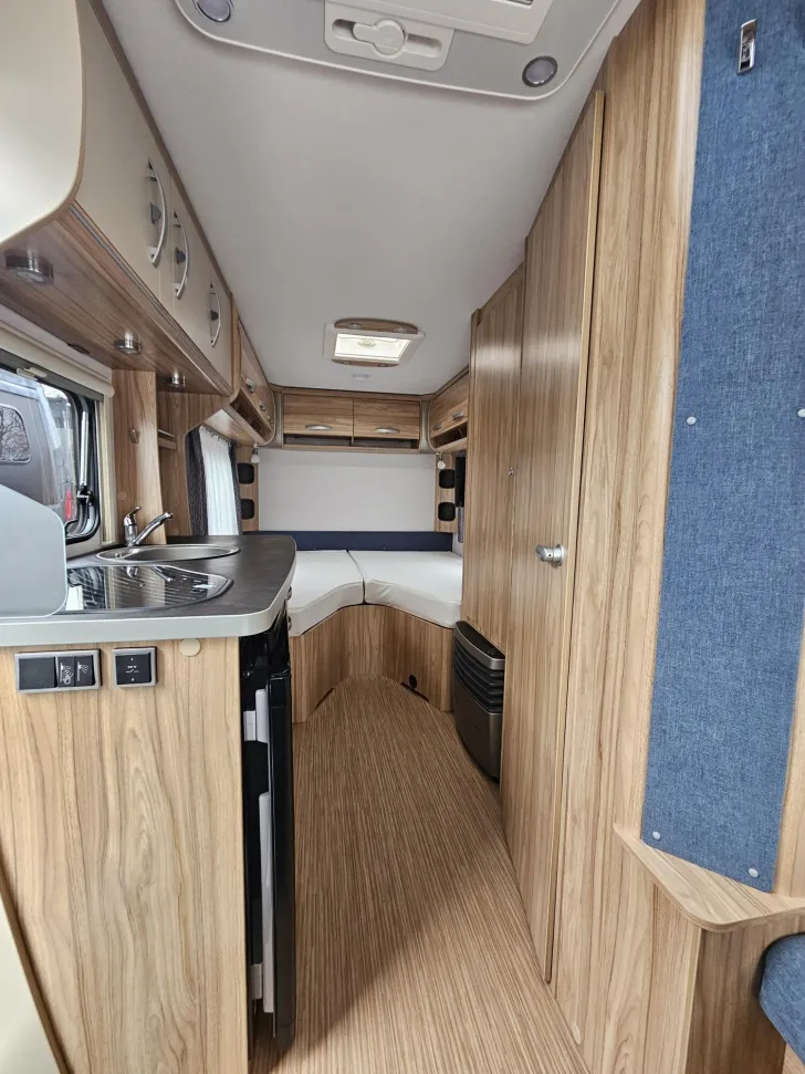 Fahrzeugbild Hymer Eriba Eriba Nova Light 442 1600kg, Autark, AL-KO Mover #21