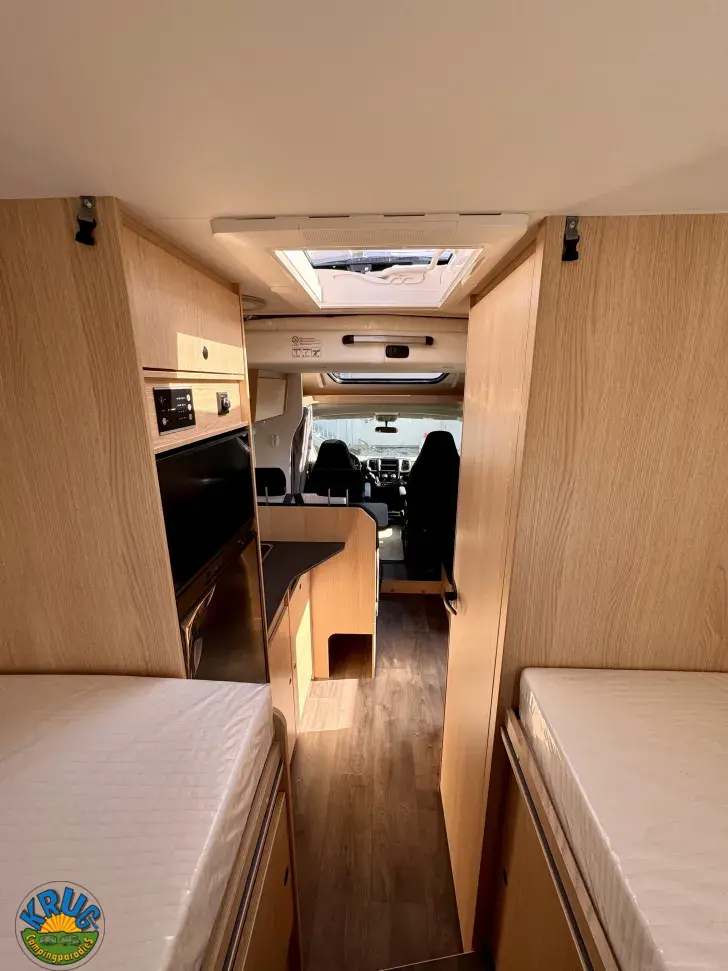 Fahrzeugbild Sunlight T SUB TS67 5 Sitzplätze & Dometic Klima #12
