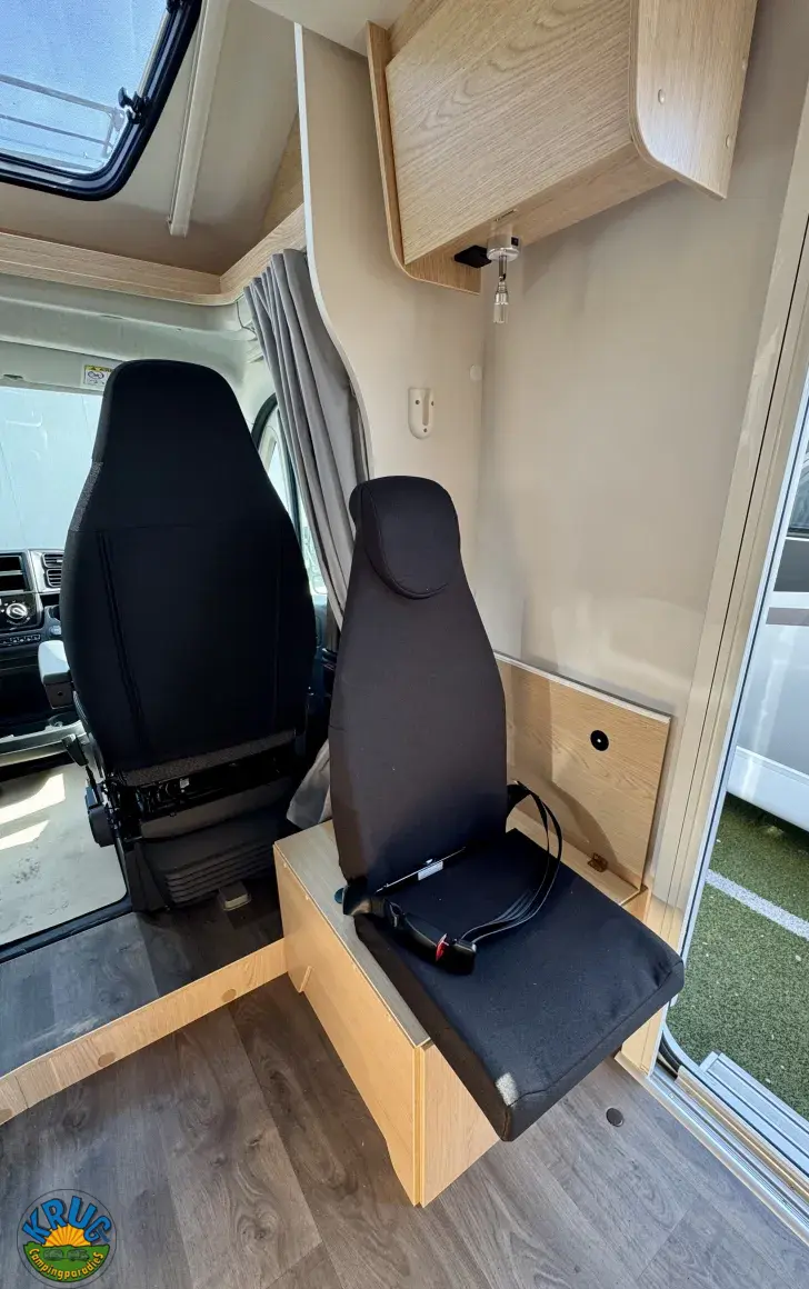 Fahrzeugbild Sunlight T SUB TS67 5 Sitzplätze & Dometic Klima #17