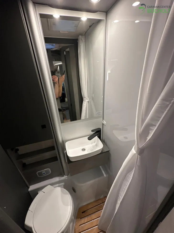 Fahrzeugbild Crosscamp EXPDN T 7.0 E Hubbett / Markise / Navi / RFK #14