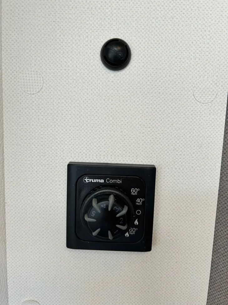 Fahrzeugbild Etrusco A 7300 DB 6 Sitzplätze #18