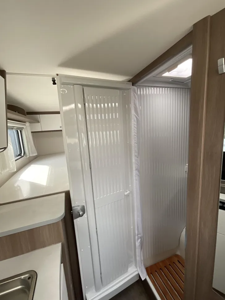 Fahrzeugbild Carado V 337 #11