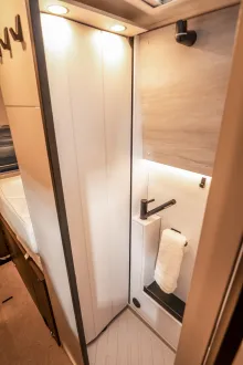 Fahrzeugbild Bürstner Habiton HMX 6.0 Allrad/Schwarz/Aufstelldach #3
