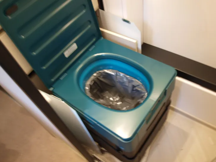 Fahrzeugbild Bürstner Habiton HMX 6.0 Allrad/Schwarz/Aufstelldach #11