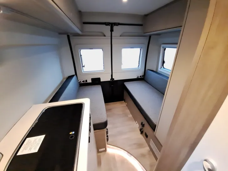 Fahrzeugbild Carado pro CV 541 Automatik, Rahmenfenster #8