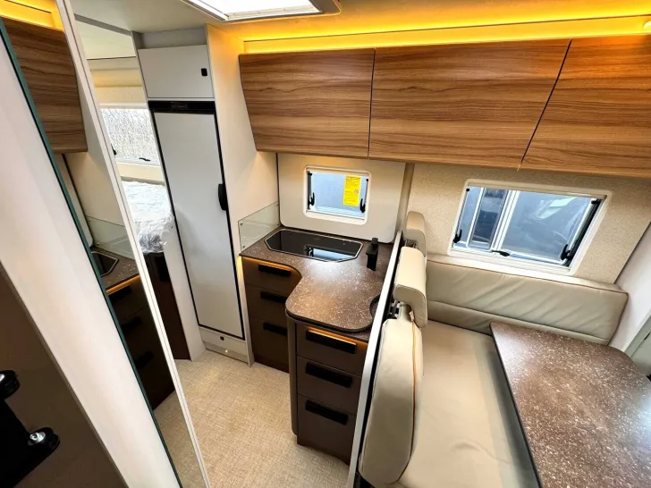 Fahrzeugbild Bürstner B66 TD 690 SAT|LEDER|NAV+RFK|MARKISE|LITHIUM #11