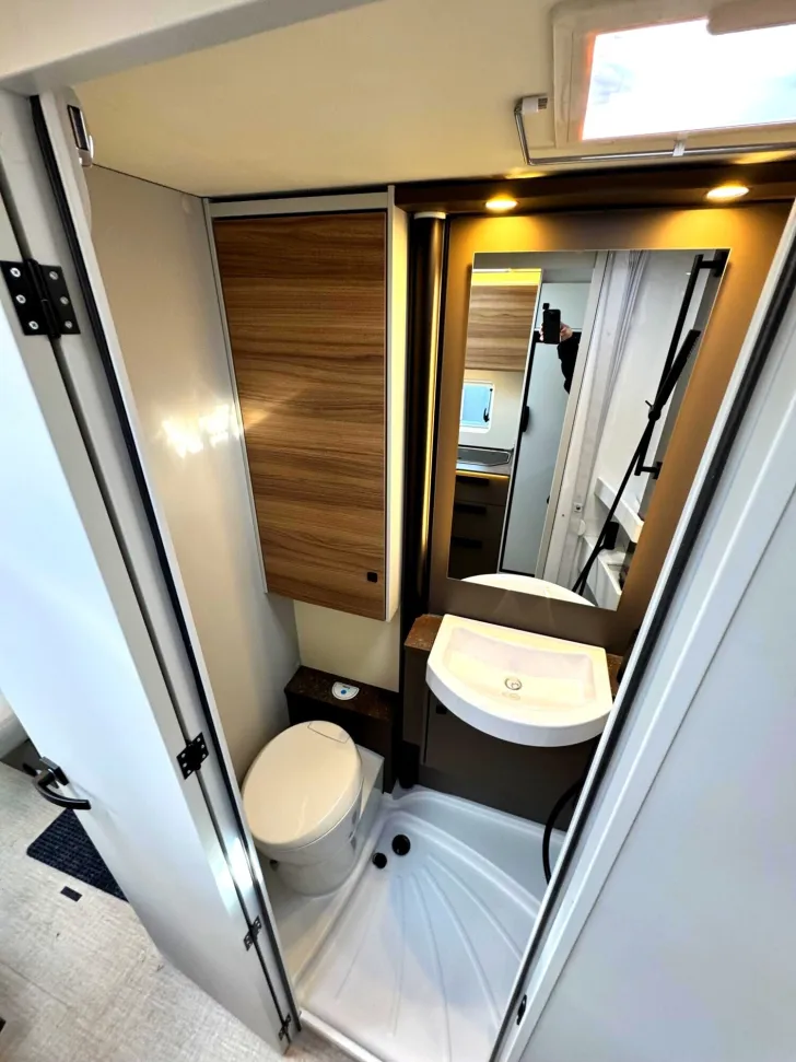 Fahrzeugbild Bürstner B66 TD 690 SAT|LEDER|NAV+RFK|MARKISE|LITHIUM #18