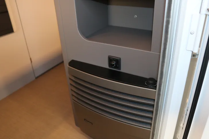 Fahrzeugbild Bürstner Averso 490TL B66 TrumaTherme+gr.Kühlschr.+Gaskocher #5