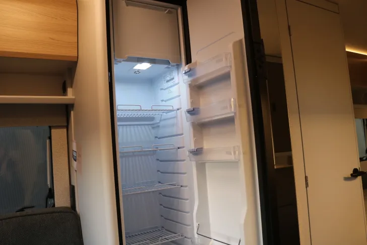 Fahrzeugbild Bürstner Averso 490TL B66 TrumaTherme+gr.Kühlschr.+Gaskocher #25