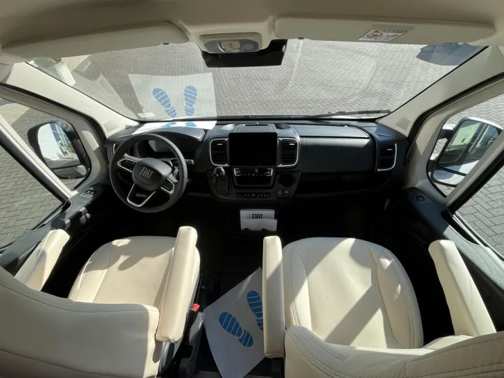 Fahrzeugbild LMC Innovan 70 600 #12