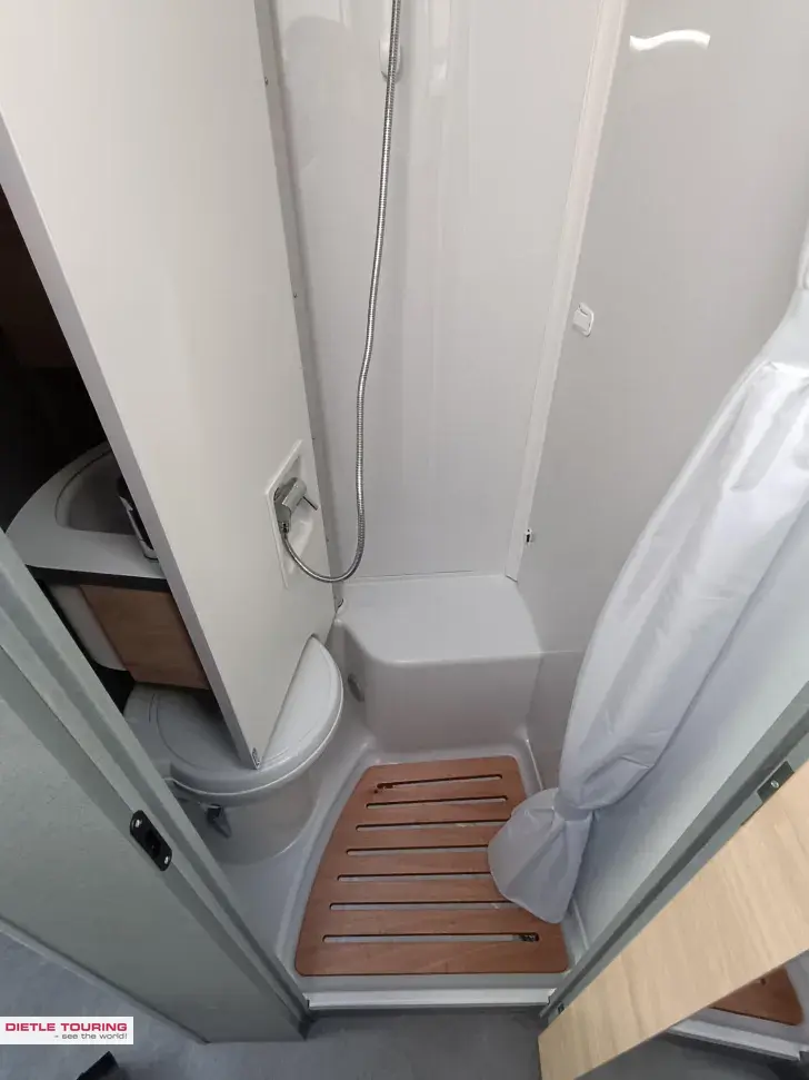 Fahrzeugbild Dethleffs Just Camp Active T 6812 EB ACC, Hubbett #12