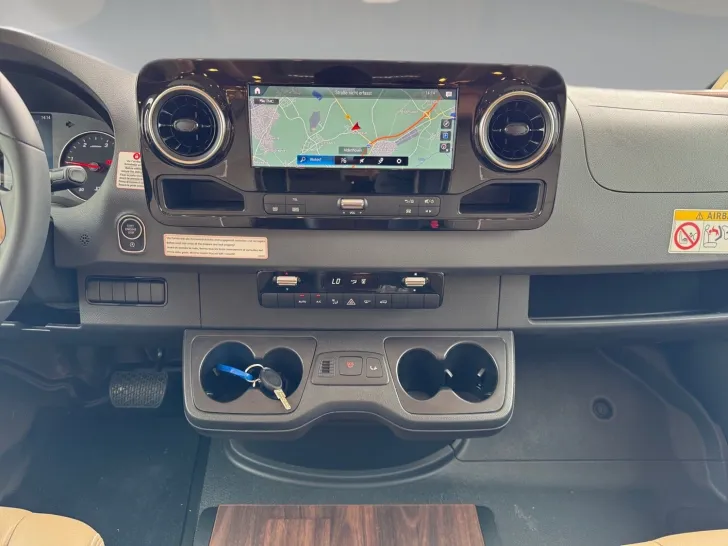 Fahrzeugbild Carthago chic e-line I 50 LE DA Mercedes (403) #10