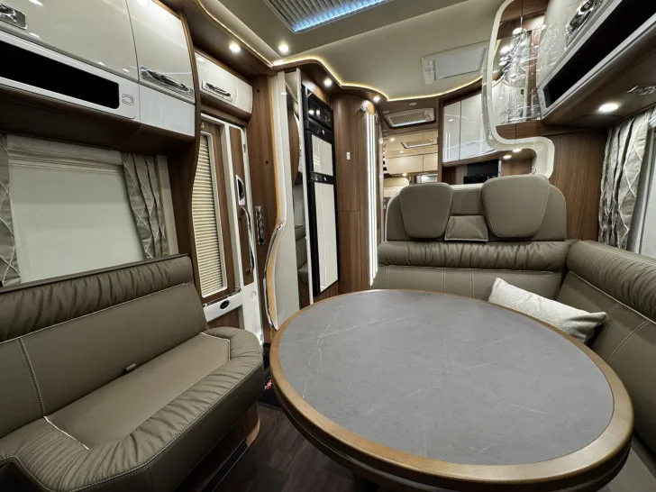 Fahrzeugbild Carthago chic e-line I 50 LE DA Mercedes (403) #12