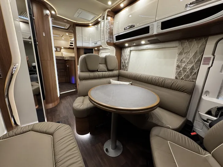 Fahrzeugbild Carthago chic e-line I 50 LE DA Mercedes (403) #13