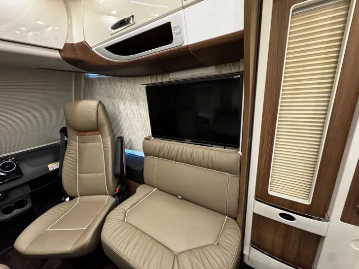 Fahrzeugbild Carthago chic e-line I 50 LE DA Mercedes (403) #16