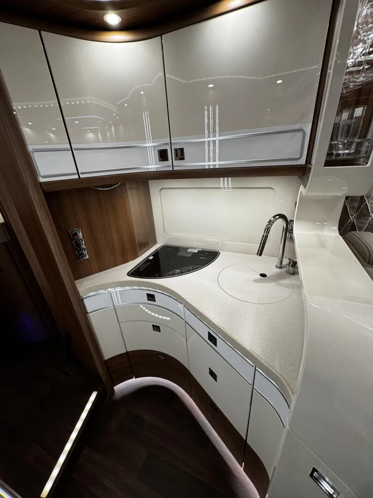 Fahrzeugbild Carthago chic e-line I 50 LE DA Mercedes (403) #20