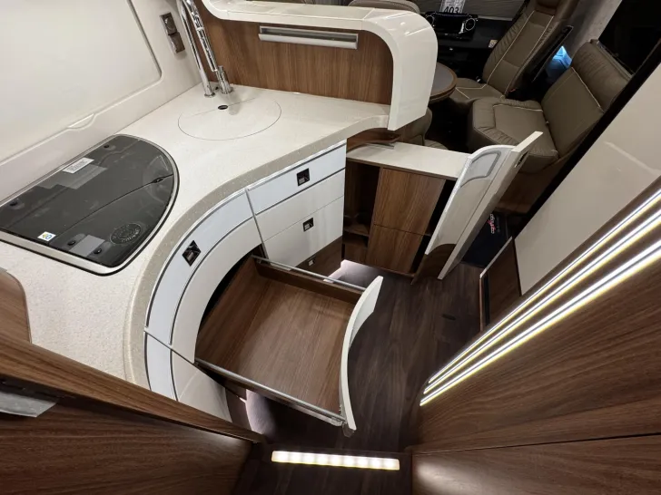Fahrzeugbild Carthago chic e-line I 50 LE DA Mercedes (403) #22
