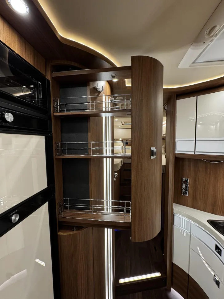 Fahrzeugbild Carthago chic e-line I 50 LE DA Mercedes (403) #25
