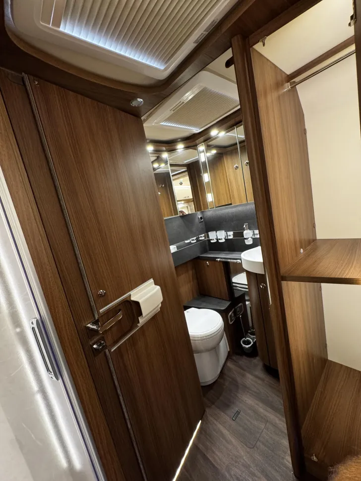 Fahrzeugbild Carthago chic e-line I 50 LE DA Mercedes (403) #29