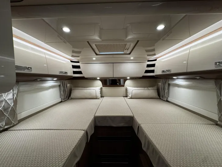 Fahrzeugbild Carthago chic e-line I 50 LE DA Mercedes (403) #31