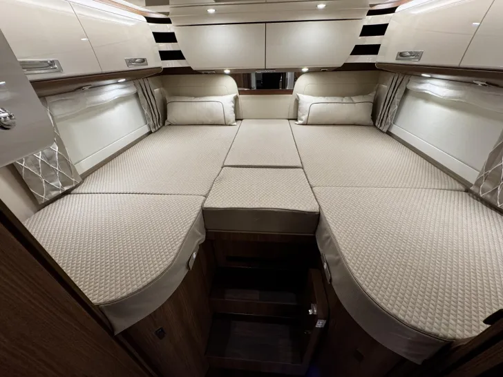 Fahrzeugbild Carthago chic e-line I 50 LE DA Mercedes (403) #32