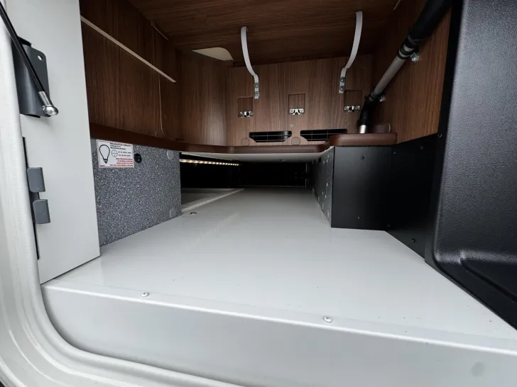 Fahrzeugbild Carthago chic e-line I 50 LE DA Mercedes (403) #35