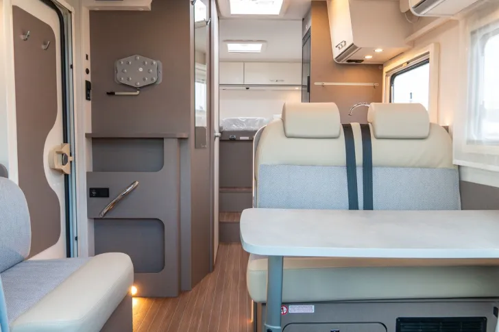 Fahrzeugbild Etrusco T 6.9 SF *155PS*Complete*Hubbett*Markise*Isofix* #10