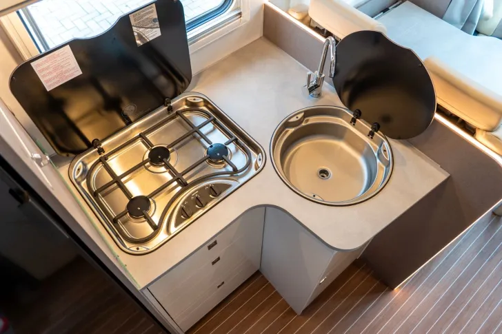 Fahrzeugbild Etrusco T 6.9 SF *155PS*Complete*Hubbett*Markise*Isofix* #15