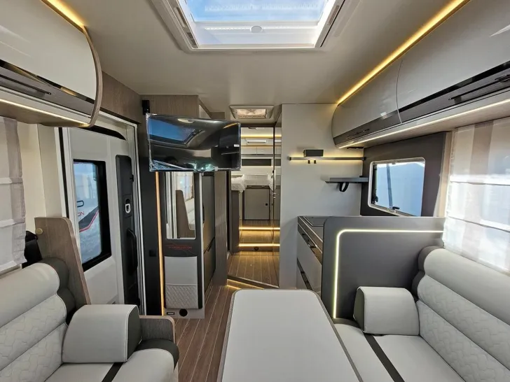 Fahrzeugbild Roller Team Zefiro Power Edition 287 P 180PS* ACC*SAT*LITHIUM* #5