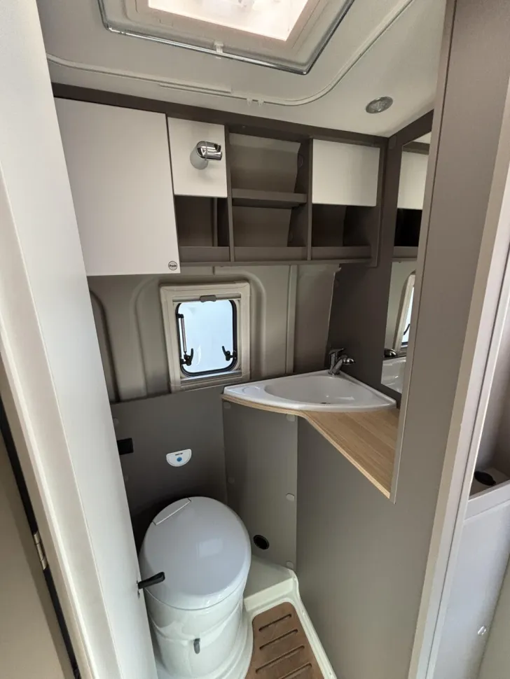 Fahrzeugbild LMC Innovan 600 #10