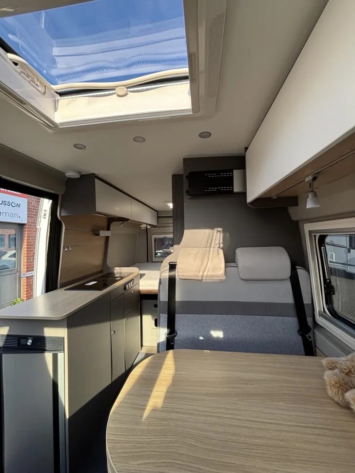 Fahrzeugbild LMC Innovan 600 #16