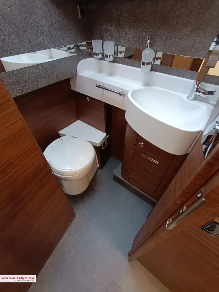 Fahrzeugbild Carthago chic c-line I 4.9 LE L Fahrassist., SAT+2xTV #16