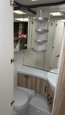 Toilette Hobby De Luxe 515 UHL mit Hubbett