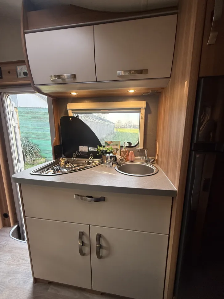 Fahrzeugbild Weinsberg CaraHome 700 DG 165PS 6 Sitz- und Schlafplätze #15