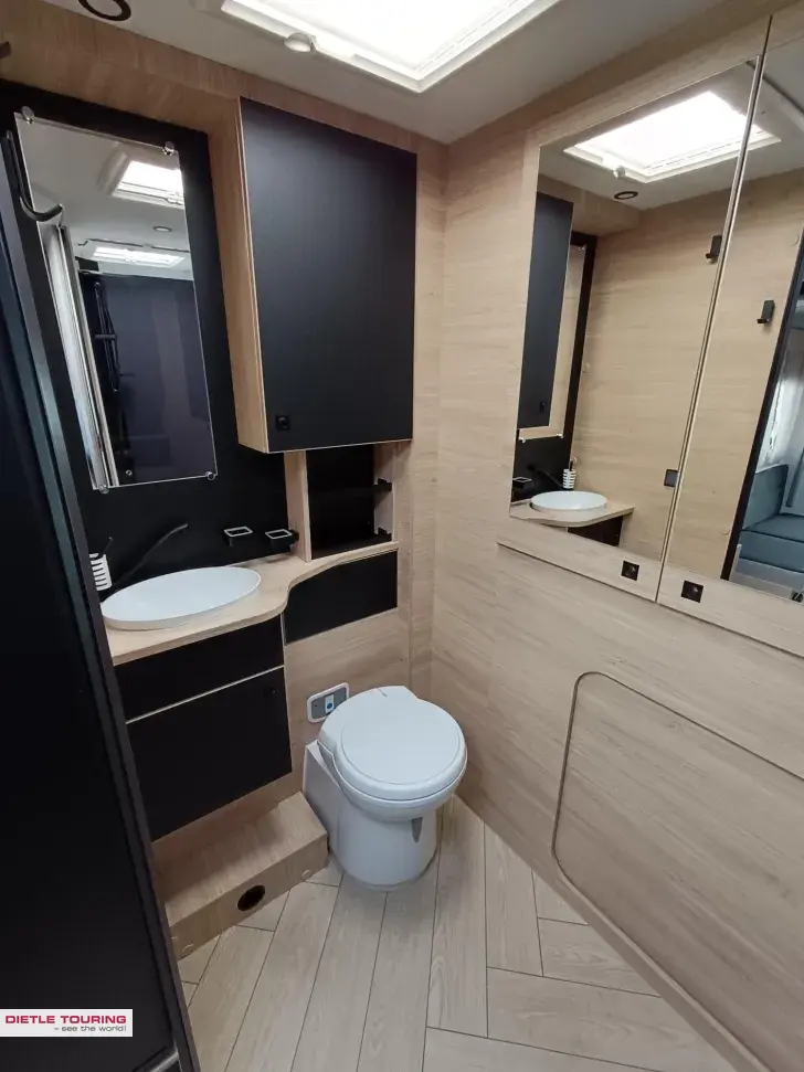 Fahrzeugbild Challenger Teilintegriert Graphite Edition 260 Arctic #12