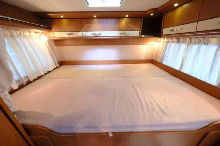 Fahrzeugbild Hymer B 594/1.Hand/Automatik/Festbett+Hubbett/158 PS #12