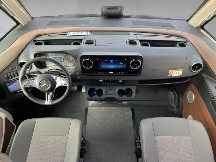 Fahrzeugbild Carthago chic c-line I 5.9 XL LE Mercedes (312) #12