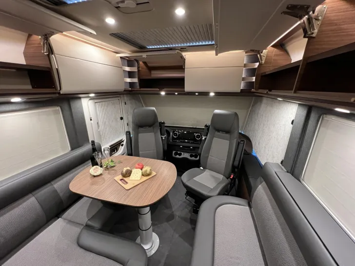 Fahrzeugbild Carthago chic c-line I 5.9 XL LE Mercedes (312) #14