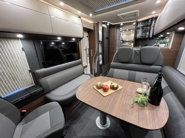 Fahrzeugbild Carthago chic c-line I 5.9 XL LE Mercedes (312) #16