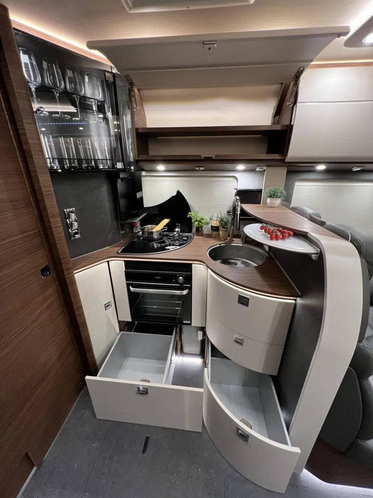 Fahrzeugbild Carthago chic c-line I 5.9 XL LE Mercedes (312) #21