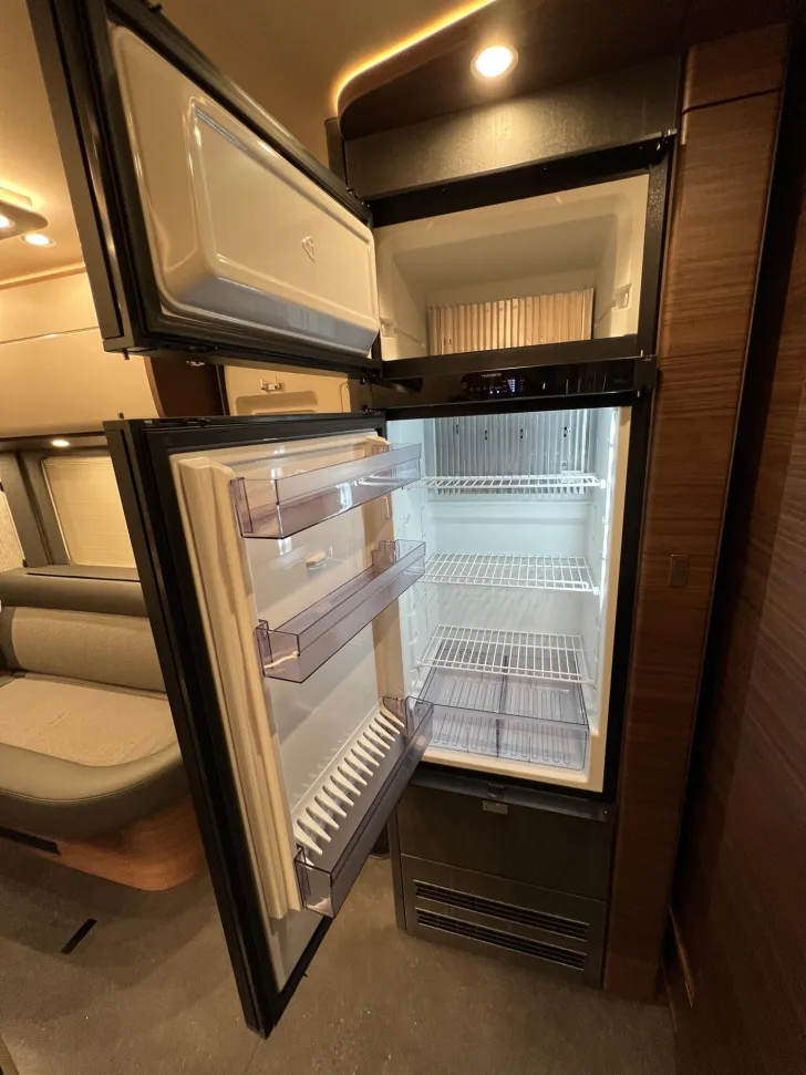 Fahrzeugbild Carthago chic c-line I 5.9 XL LE Mercedes (312) #24