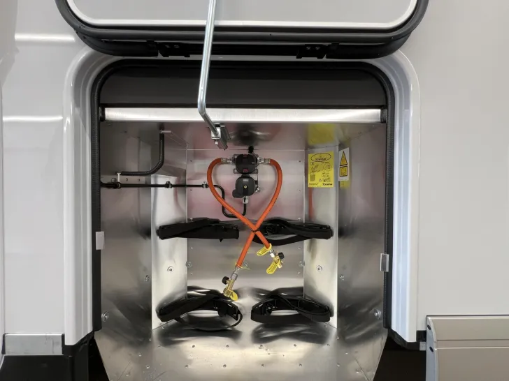 Fahrzeugbild Carthago chic c-line I 5.9 XL LE Mercedes (312) #45