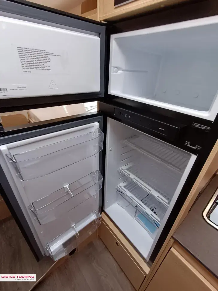 Fahrzeugbild Sunlight Sub TS 67 Markise, Hubbett #10