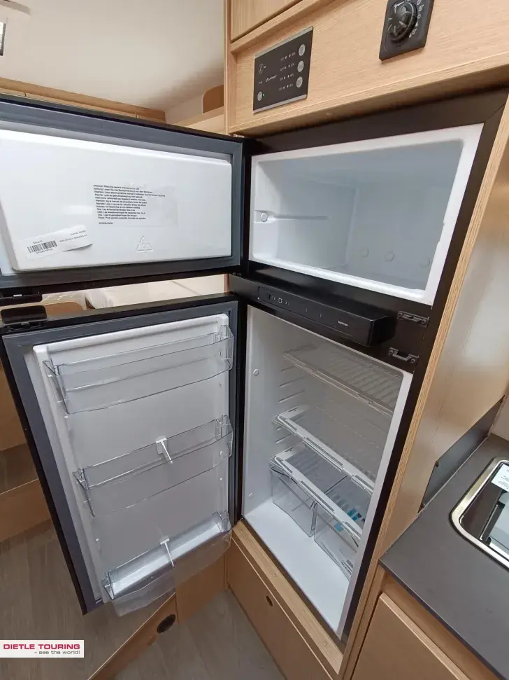 Fahrzeugbild Sunlight Sub TS 67 Markise, Hubbett #10