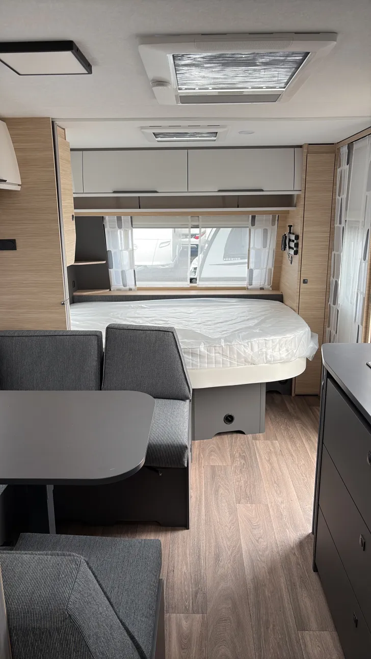 Sicht vorne-hinten Fendt APERO ACTIV 560 SKM