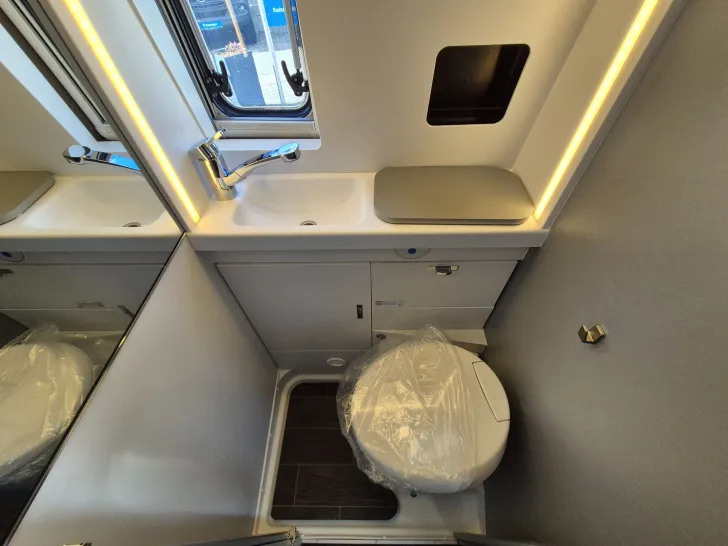 Fahrzeugbild Weinsberg CaraBus 630 MEG EDITION [FIRE] *Motorradhalter* #30