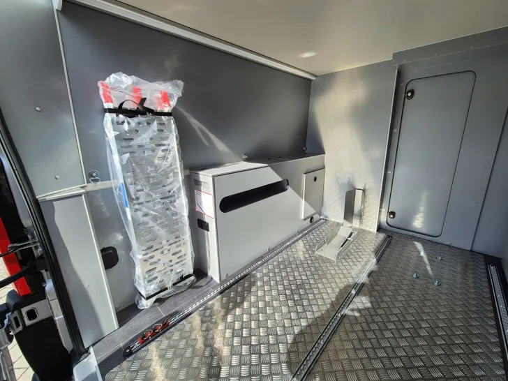 Fahrzeugbild Weinsberg CaraBus 630 MEG EDITION [FIRE] *Motorradhalter* #37