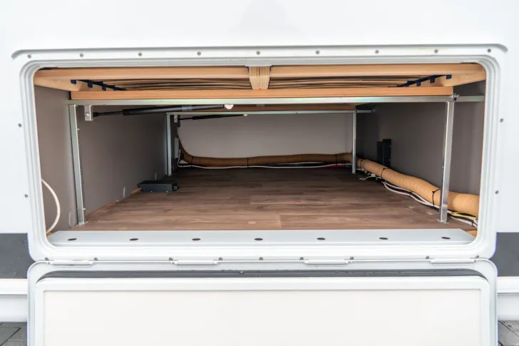 Fahrzeugbild LMC Tandero 430 D *Querbett*Glattblech*Therme*LMF* #6