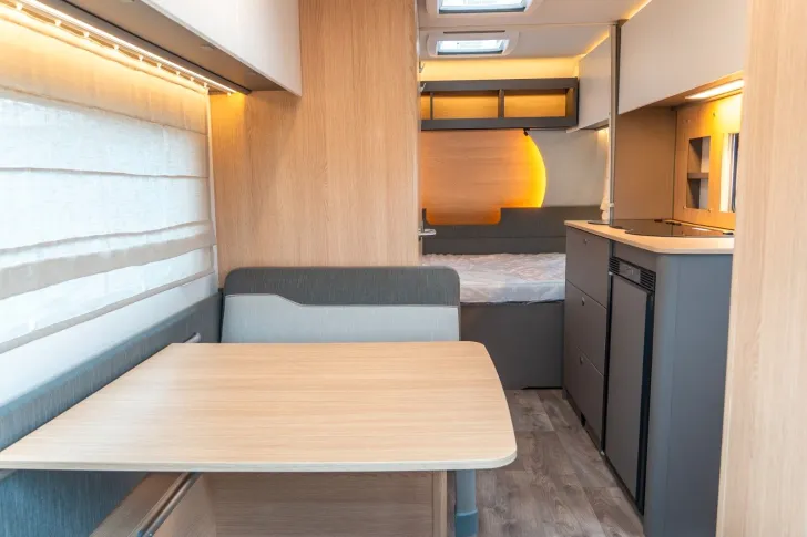 Fahrzeugbild LMC Tandero 430 D *Querbett*Glattblech*Therme*LMF* #7